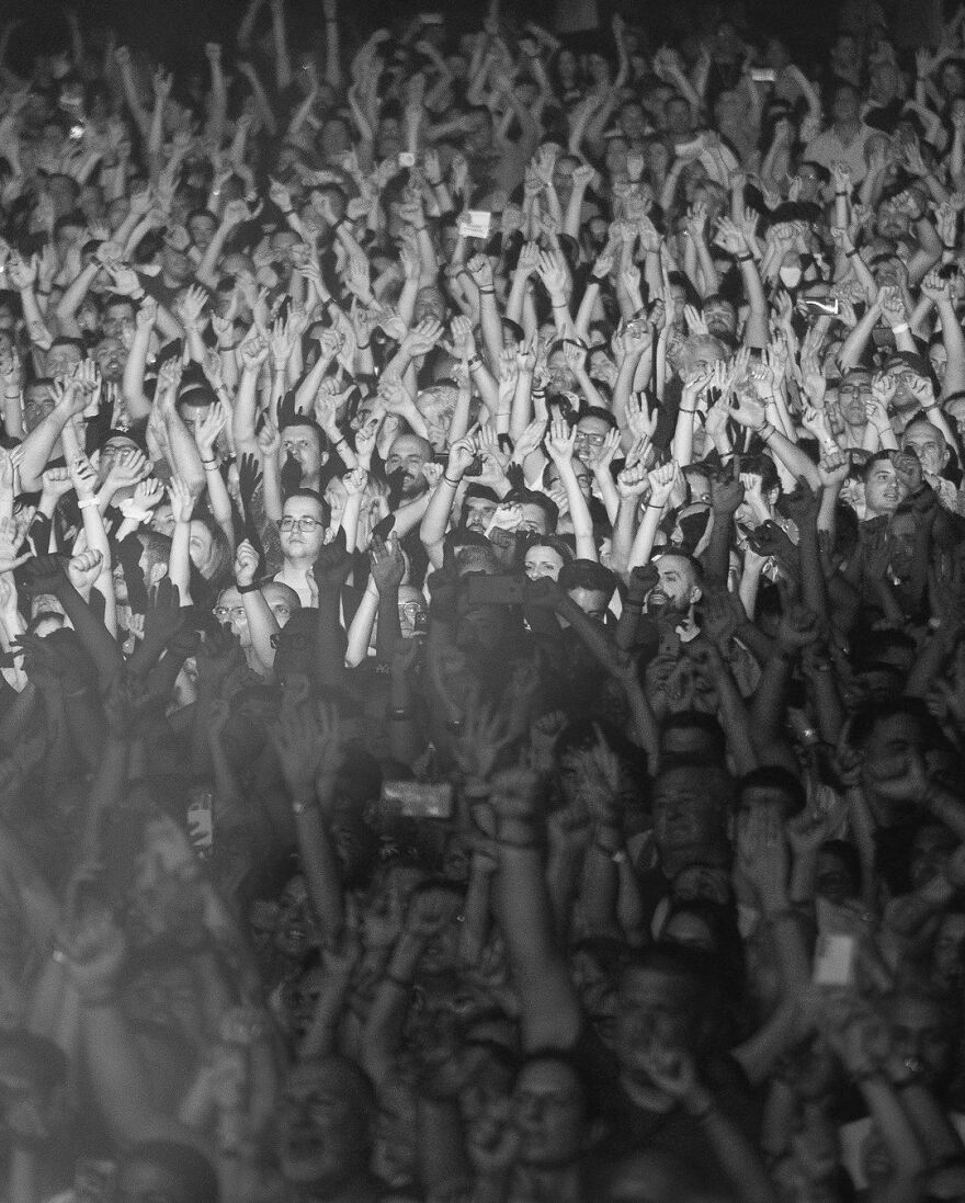 Ρόμπι Γουίλιαμς: «Χαμός» στη συναυλία του στη Μαλακάσα - Το «ευχαριστώ» στο ελληνικό κοινό