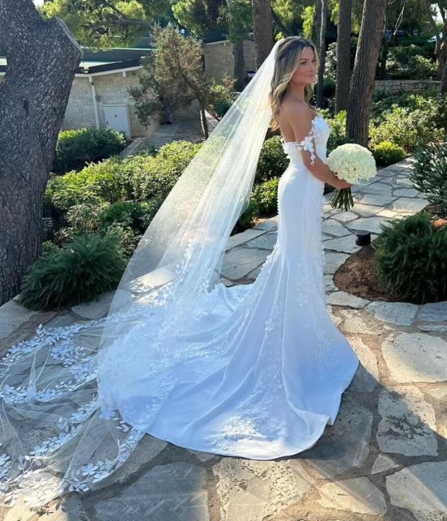 Ζάρα Χόλαντ: Η πρώην Μις Βρετανία παντρεύτηκε στην Ελλάδα