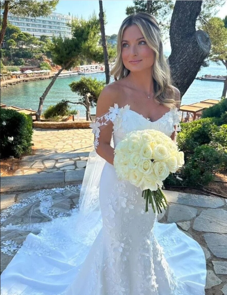 Ζάρα Χόλαντ: Η πρώην Μις Βρετανία παντρεύτηκε στην Ελλάδα