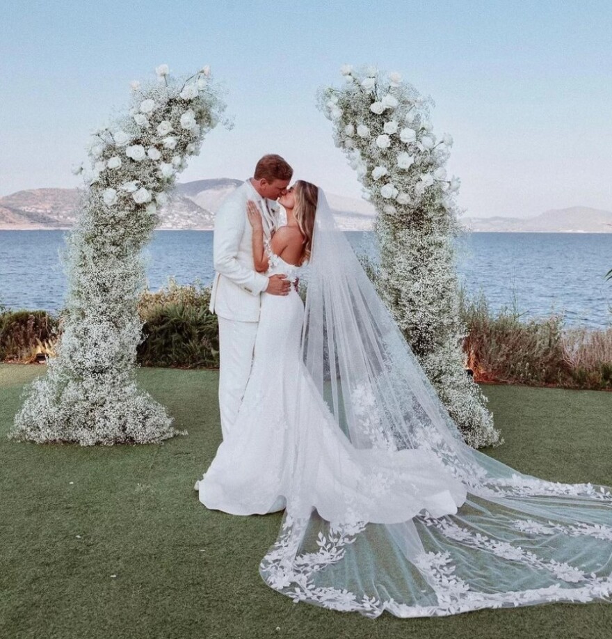 Ζάρα Χόλαντ: Η πρώην Μις Βρετανία παντρεύτηκε στην Ελλάδα