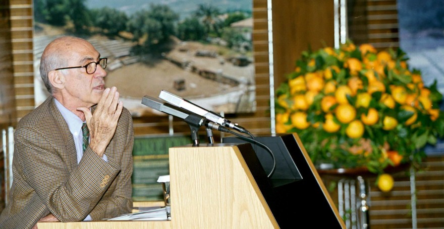 Aγνωστες ιστορίες με τον Χρήστο Λαμπράκη: Οι έφοδοι, τα πάθη του και ο «σασμός» με τα σουτζουκάκια