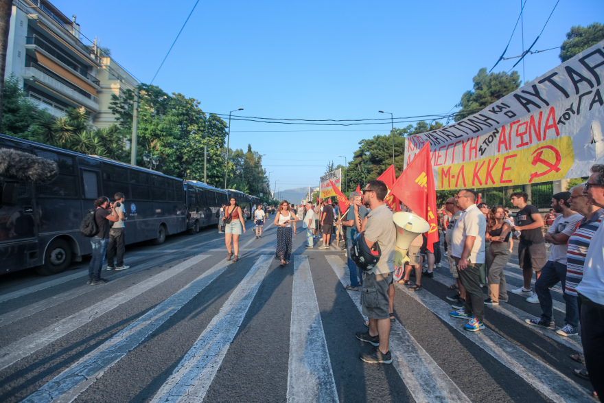 Αθήνα - Θεσσαλονίκη: Πορείες αλληλεγγύης για τον λαό της Γαλλίας - Δείτε βίντεο και φωτογραφίες