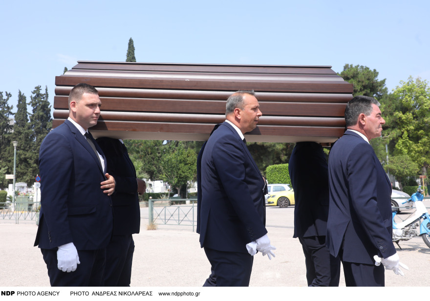 Άντζελα Ζήλεια: Θλίψη στο τελευταίο «αντίο» 