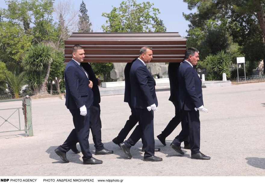 Άντζελα Ζήλεια: Θλίψη στο τελευταίο «αντίο» 