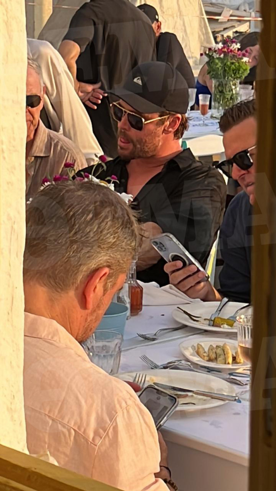 Μύκονος - Ματ Ντέιμον: Είκοσι χρόνια μετά, ο «Τζέισον Μπορν» επέστρεψε στο Sea Satin