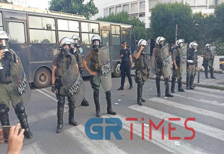 Αθήνα - Θεσσαλονίκη: Πορείες αλληλεγγύης για τον λαό της Γαλλίας - Δείτε βίντεο και φωτογραφίες