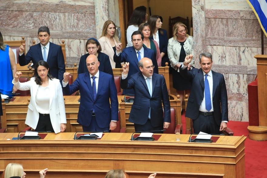 Βουλή: Το Twitter έκανε «πάρτι» με την ορκωμοσία των 300 - Δείτε φωτογραφίες