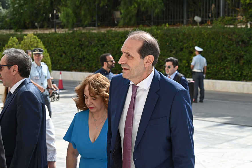 Βουλή: Το Twitter έκανε «πάρτι» με την ορκωμοσία των 300 - Δείτε φωτογραφίες