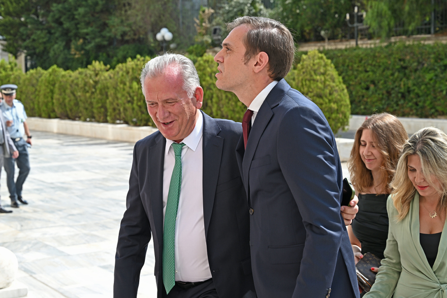 Βουλή: Το Twitter έκανε «πάρτι» με την ορκωμοσία των 300 - Δείτε φωτογραφίες