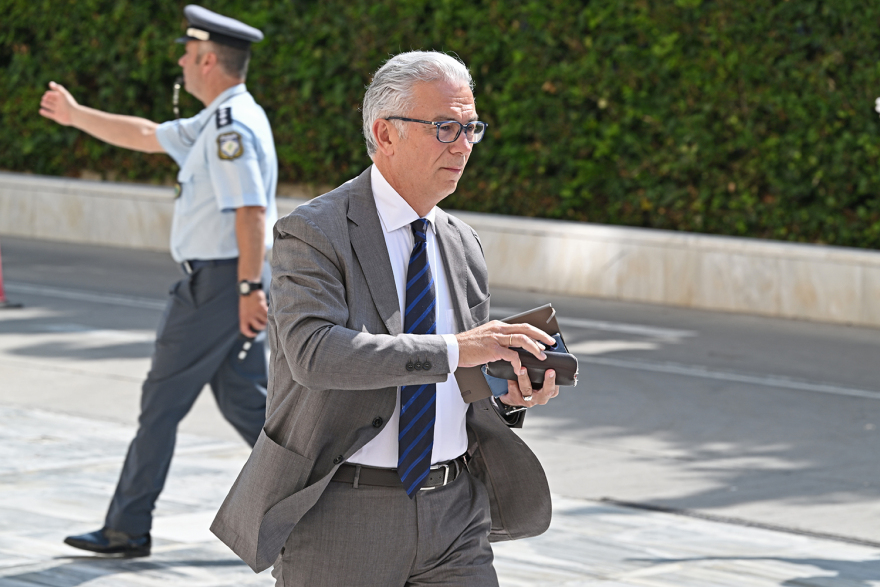 Βουλή: Το Twitter έκανε «πάρτι» με την ορκωμοσία των 300 - Δείτε φωτογραφίες