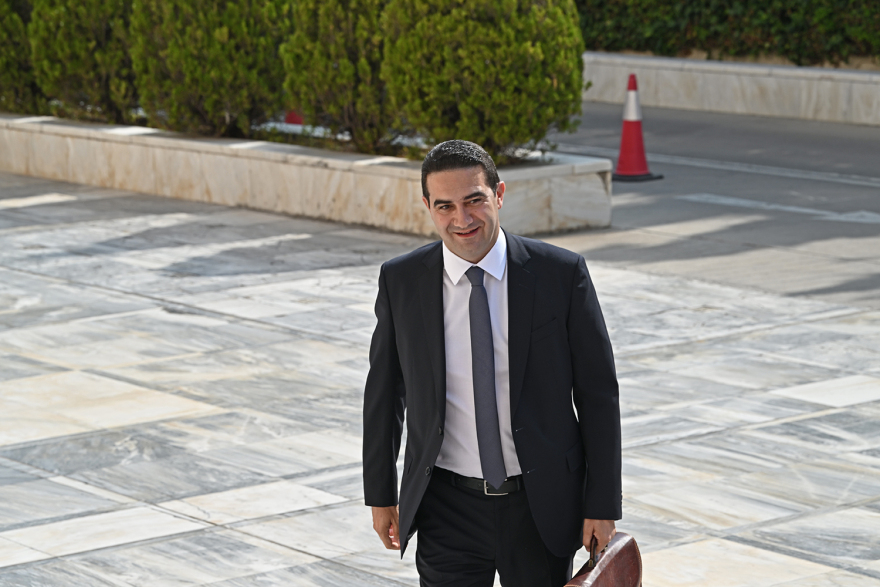 Βουλή: Το Twitter έκανε «πάρτι» με την ορκωμοσία των 300 - Δείτε φωτογραφίες