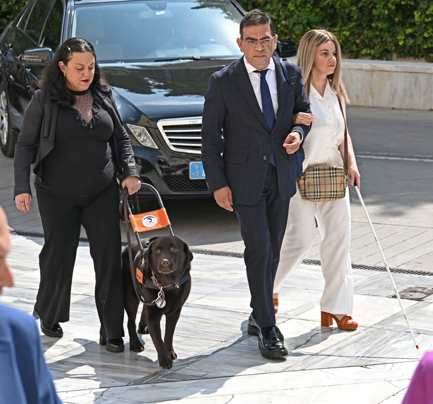 Βουλή: Το Twitter έκανε «πάρτι» με την ορκωμοσία των 300 - Δείτε φωτογραφίες