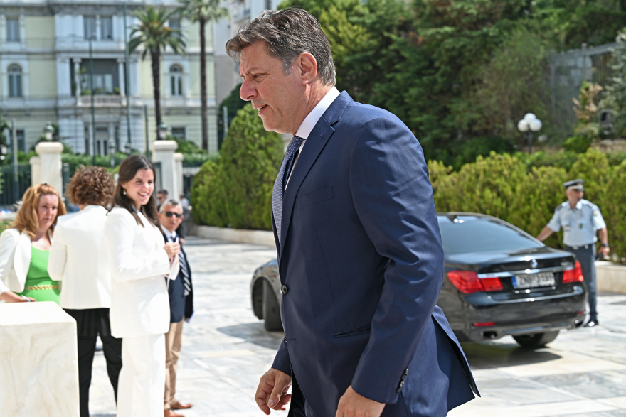 Βουλή: Το Twitter έκανε «πάρτι» με την ορκωμοσία των 300 - Δείτε φωτογραφίες