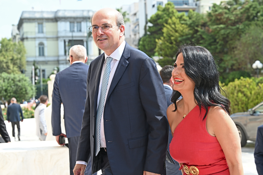 Βουλή: Το Twitter έκανε «πάρτι» με την ορκωμοσία των 300 - Δείτε φωτογραφίες