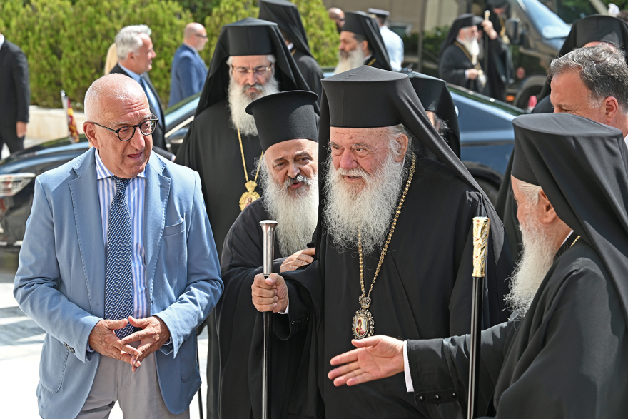 Βουλή: Το Twitter έκανε «πάρτι» με την ορκωμοσία των 300 - Δείτε φωτογραφίες