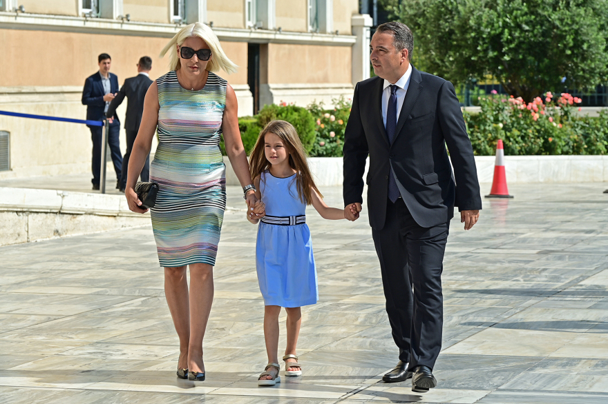 Βουλή: Το Twitter έκανε «πάρτι» με την ορκωμοσία των 300 - Δείτε φωτογραφίες