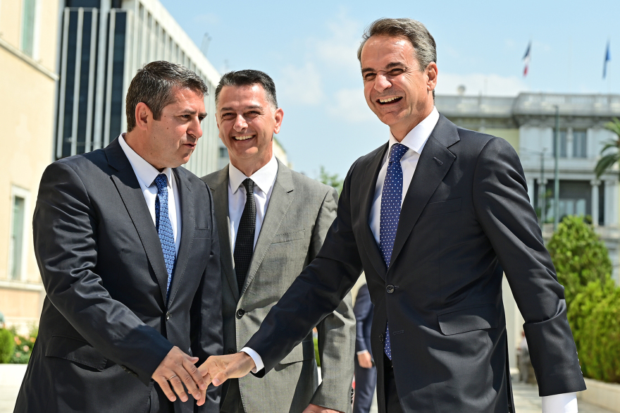 Βουλή: Το Twitter έκανε «πάρτι» με την ορκωμοσία των 300 - Δείτε φωτογραφίες