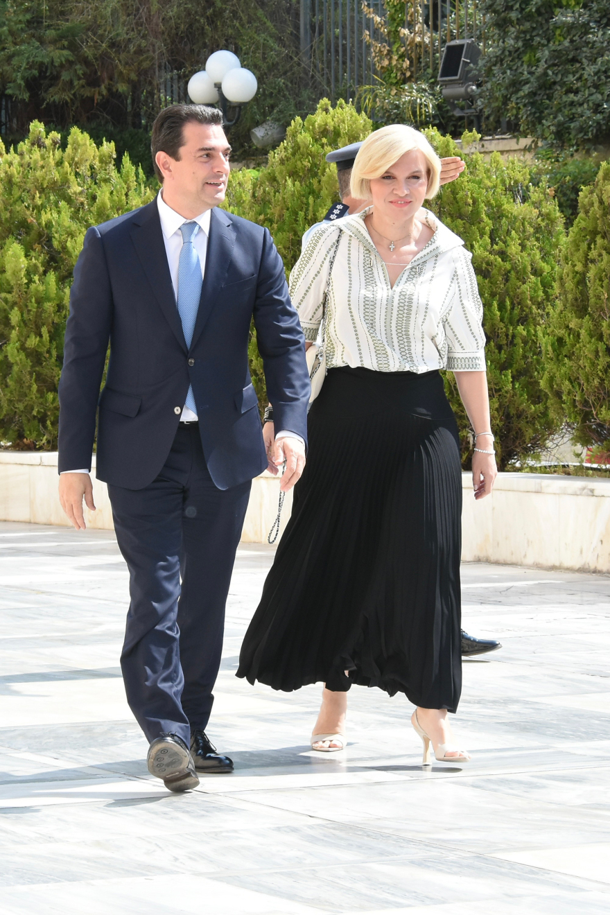 Βουλή: Το Twitter έκανε «πάρτι» με την ορκωμοσία των 300 - Δείτε φωτογραφίες