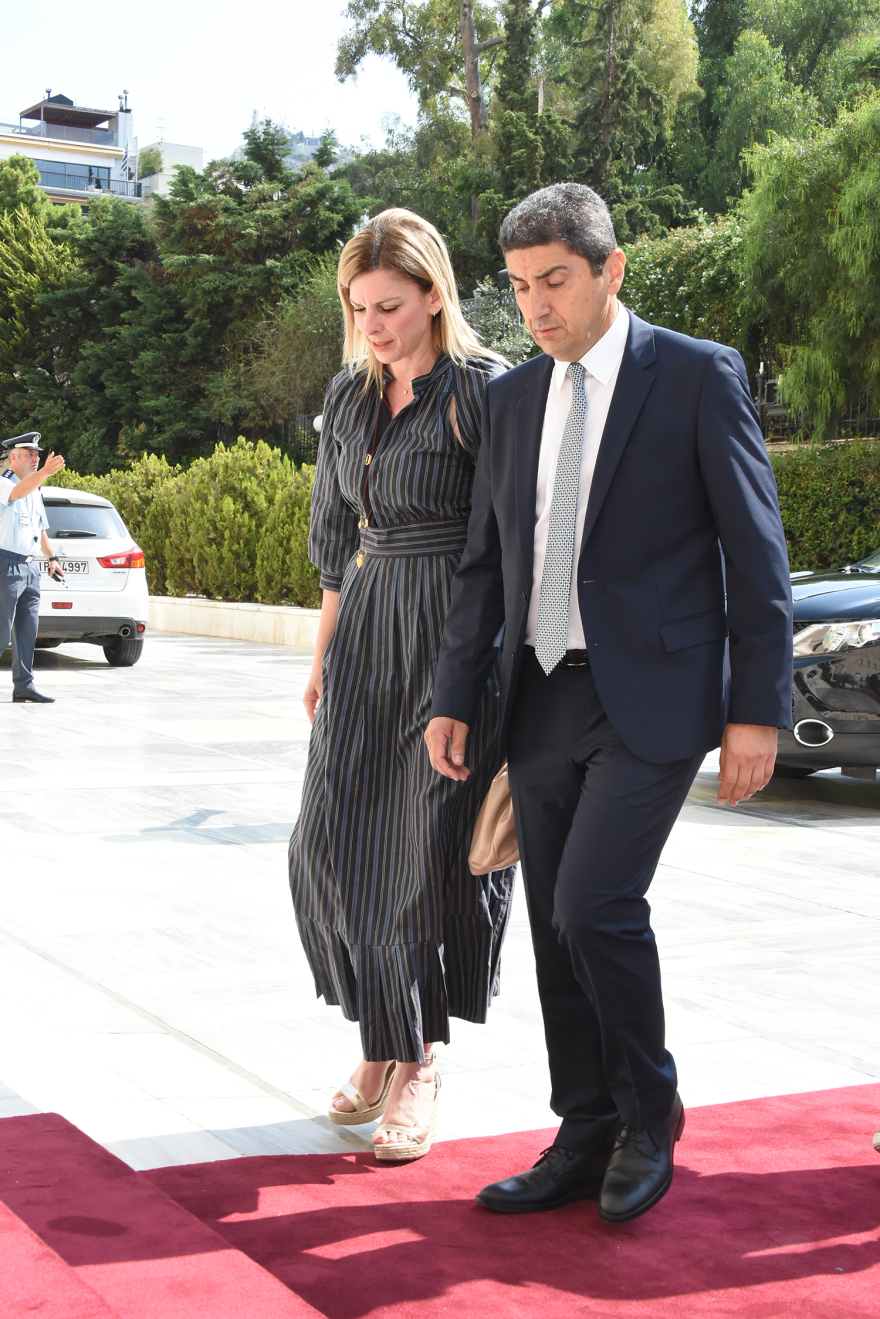 Βουλή: Το Twitter έκανε «πάρτι» με την ορκωμοσία των 300 - Δείτε φωτογραφίες