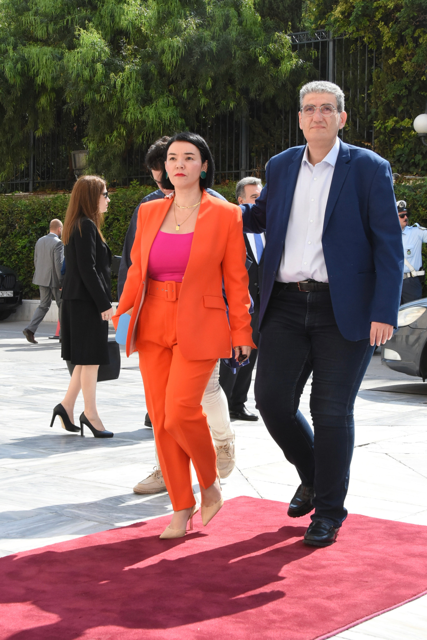 Βουλή: Το Twitter έκανε «πάρτι» με την ορκωμοσία των 300 - Δείτε φωτογραφίες