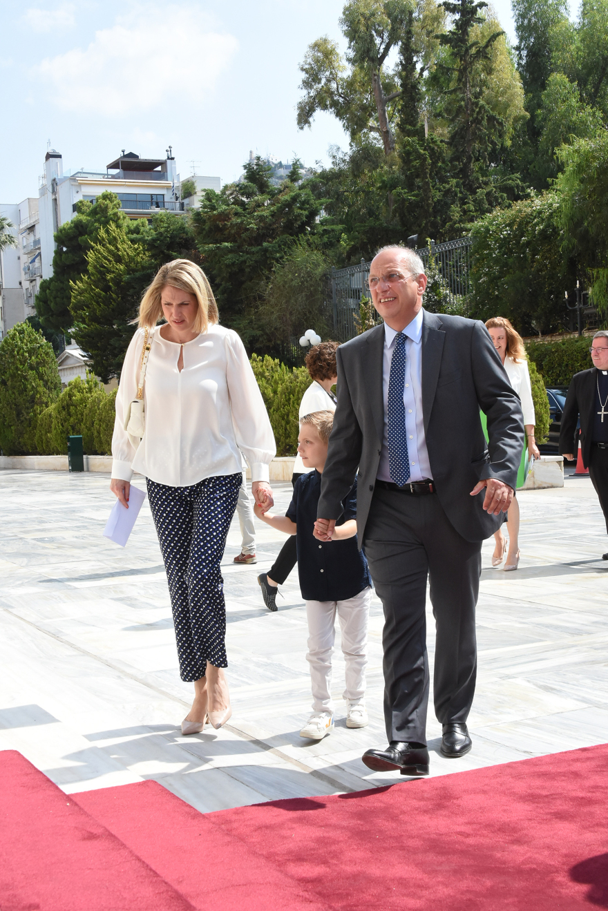 Βουλή: Το Twitter έκανε «πάρτι» με την ορκωμοσία των 300 - Δείτε φωτογραφίες