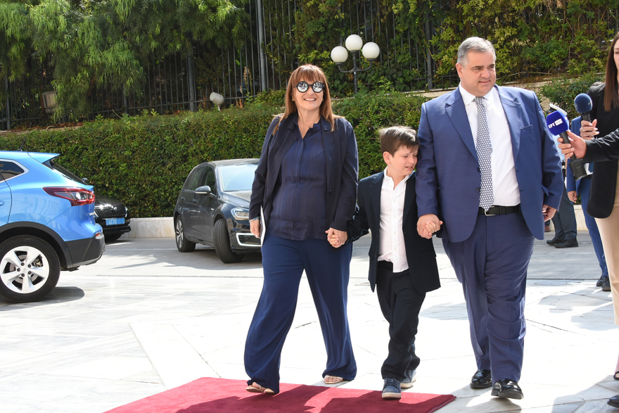 Βουλή: Το Twitter έκανε «πάρτι» με την ορκωμοσία των 300 - Δείτε φωτογραφίες