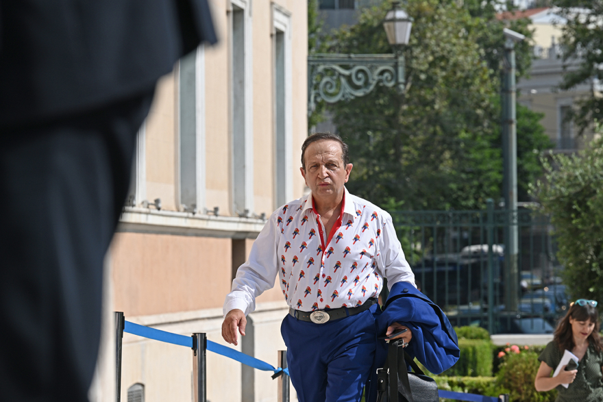 Βουλή: Το Twitter έκανε «πάρτι» με την ορκωμοσία των 300 - Δείτε φωτογραφίες