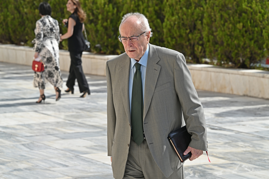 Βουλή: Το Twitter έκανε «πάρτι» με την ορκωμοσία των 300 - Δείτε φωτογραφίες