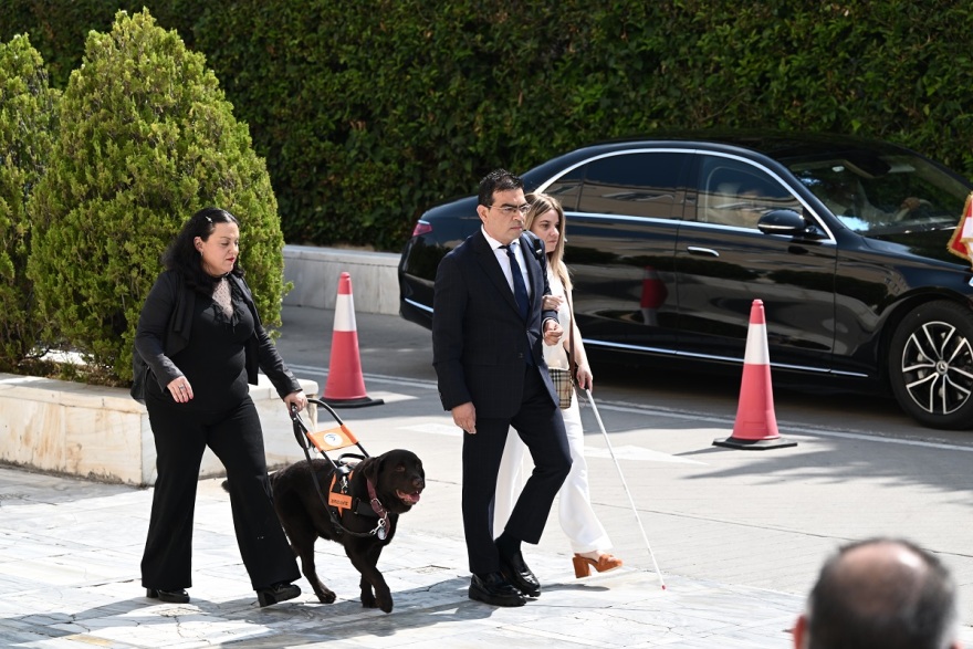 Βουλή: Μήνυμα για την προσβασιμότητα των ΑμεΑ έστειλε με την άφιξή του ο Γιώργος  Σταμάτης 