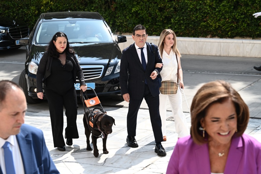 Βουλή: Μήνυμα για την προσβασιμότητα των ΑμεΑ έστειλε με την άφιξή του ο Γιώργος  Σταμάτης 