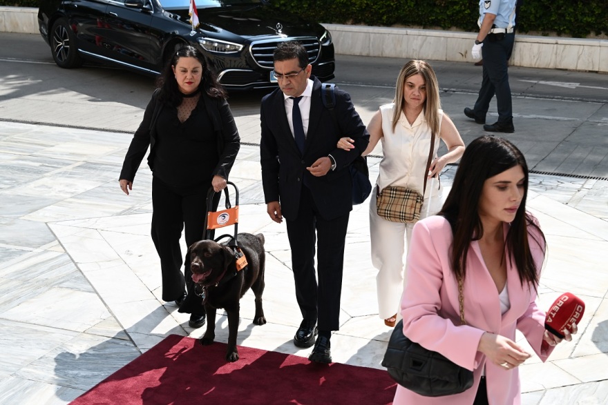 Βουλή: Μήνυμα για την προσβασιμότητα των ΑμεΑ έστειλε με την άφιξή του ο Γιώργος  Σταμάτης 