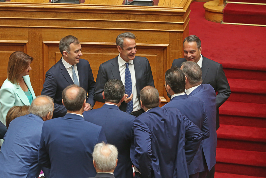 Βουλή: Το Twitter έκανε «πάρτι» με την ορκωμοσία των 300 - Δείτε φωτογραφίες