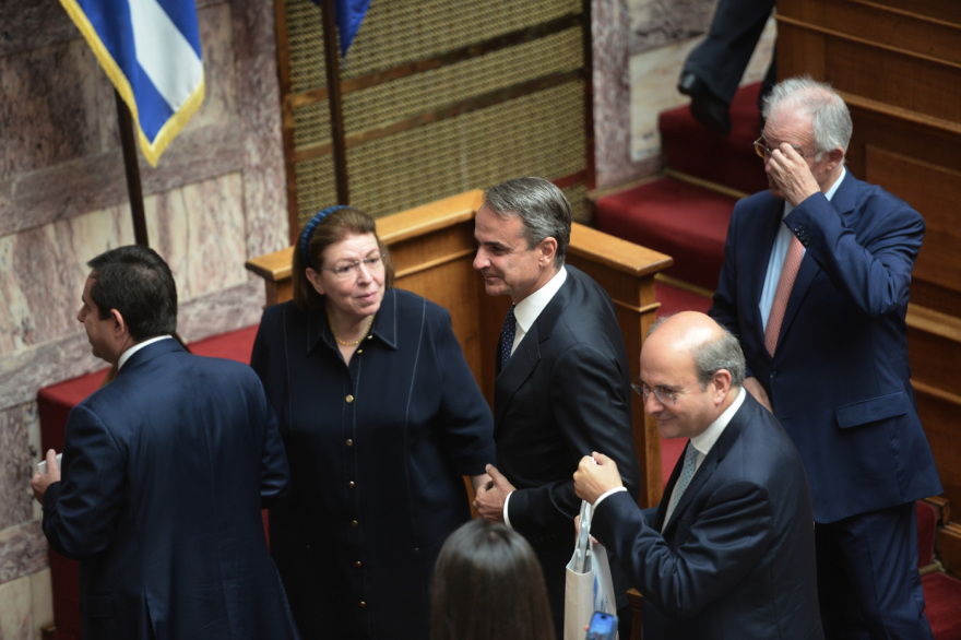 Βουλή: Το Twitter έκανε «πάρτι» με την ορκωμοσία των 300 - Δείτε φωτογραφίες