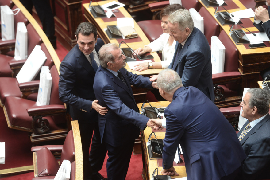 Βουλή: Το Twitter έκανε «πάρτι» με την ορκωμοσία των 300 - Δείτε φωτογραφίες