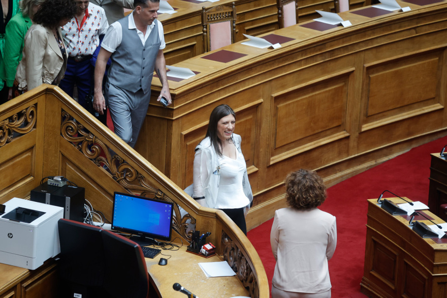 Βουλή: Το Twitter έκανε «πάρτι» με την ορκωμοσία των 300 - Δείτε φωτογραφίες