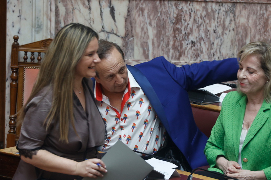 Βουλή: Το Twitter έκανε «πάρτι» με την ορκωμοσία των 300 - Δείτε φωτογραφίες