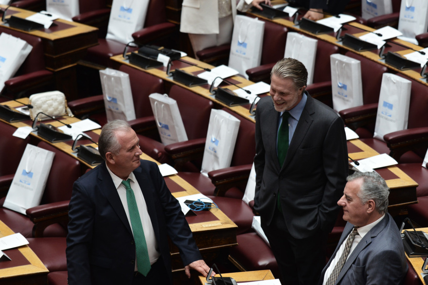 Βουλή: Το Twitter έκανε «πάρτι» με την ορκωμοσία των 300 - Δείτε φωτογραφίες