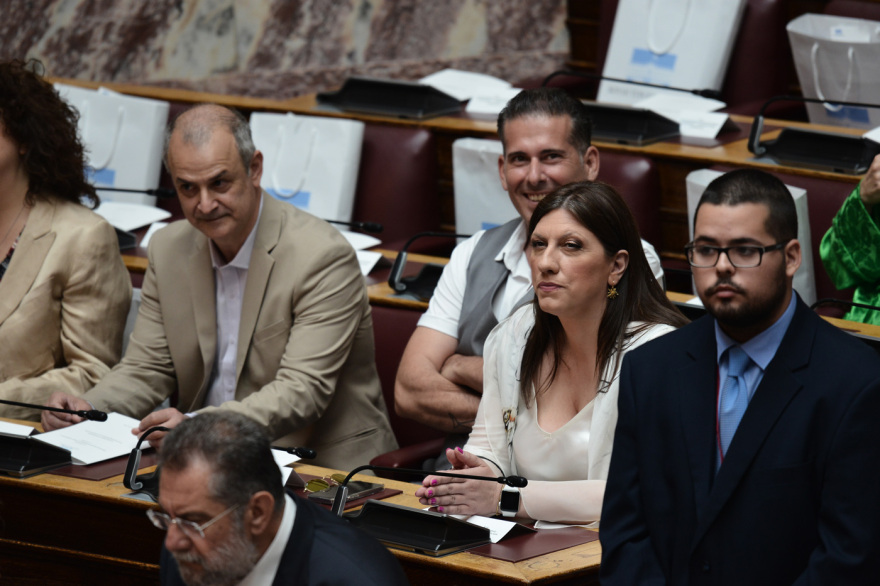 Βουλή: Το Twitter έκανε «πάρτι» με την ορκωμοσία των 300 - Δείτε φωτογραφίες