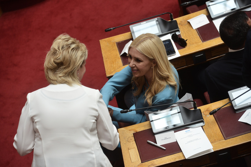 Βουλή: Το Twitter έκανε «πάρτι» με την ορκωμοσία των 300 - Δείτε φωτογραφίες