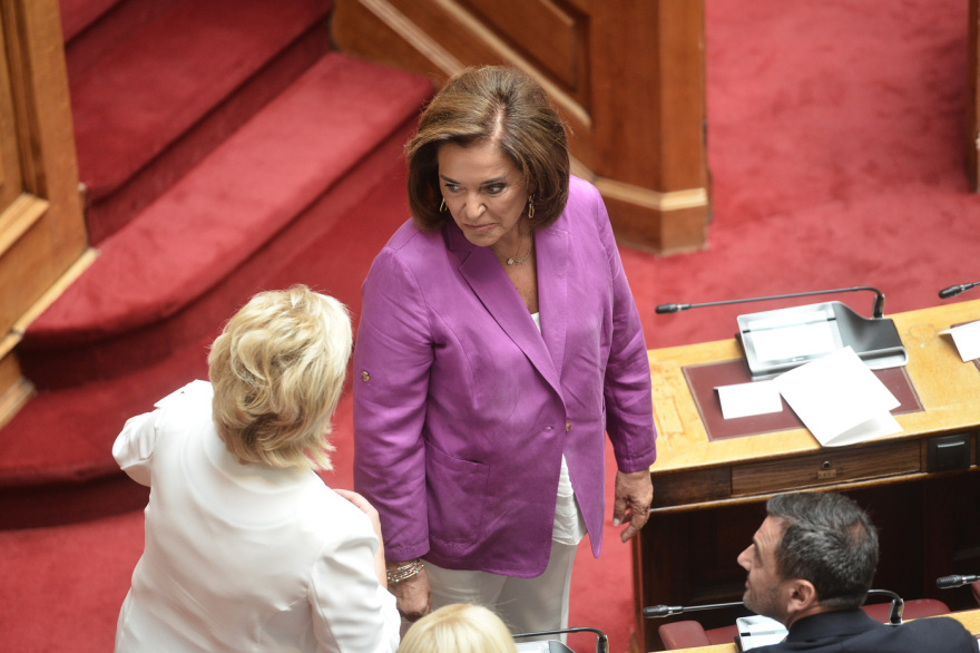 Βουλή: Το Twitter έκανε «πάρτι» με την ορκωμοσία των 300 - Δείτε φωτογραφίες