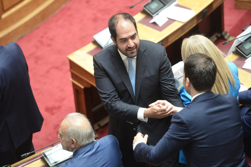 Βουλή: Το Twitter έκανε «πάρτι» με την ορκωμοσία των 300 - Δείτε φωτογραφίες