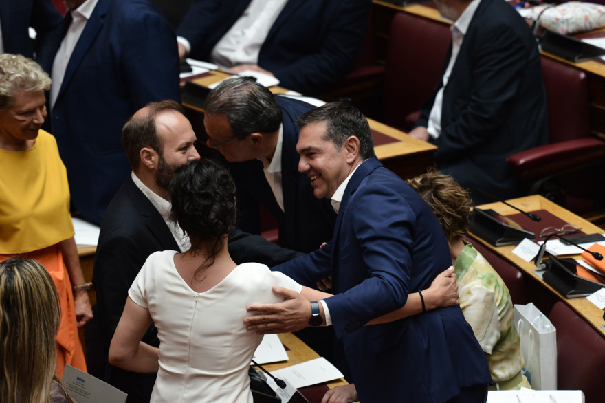 Βουλή: Το Twitter έκανε «πάρτι» με την ορκωμοσία των 300 - Δείτε φωτογραφίες