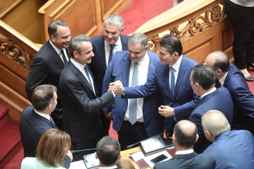 Βουλή: Το Twitter έκανε «πάρτι» με την ορκωμοσία των 300 - Δείτε φωτογραφίες