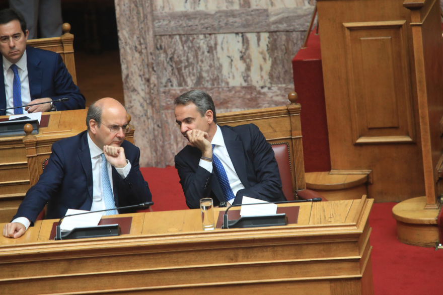 Βουλή: Το Twitter έκανε «πάρτι» με την ορκωμοσία των 300 - Δείτε φωτογραφίες