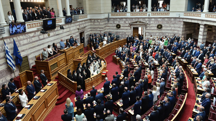 Βουλή: Το Twitter έκανε «πάρτι» με την ορκωμοσία των 300 - Δείτε φωτογραφίες