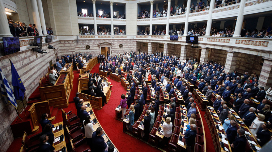 Βουλή: Το Twitter έκανε «πάρτι» με την ορκωμοσία των 300 - Δείτε φωτογραφίες