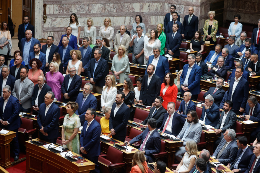 Βουλή: Το Twitter έκανε «πάρτι» με την ορκωμοσία των 300 - Δείτε φωτογραφίες