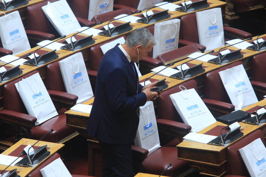 Βουλή: Το Twitter έκανε «πάρτι» με την ορκωμοσία των 300 - Δείτε φωτογραφίες