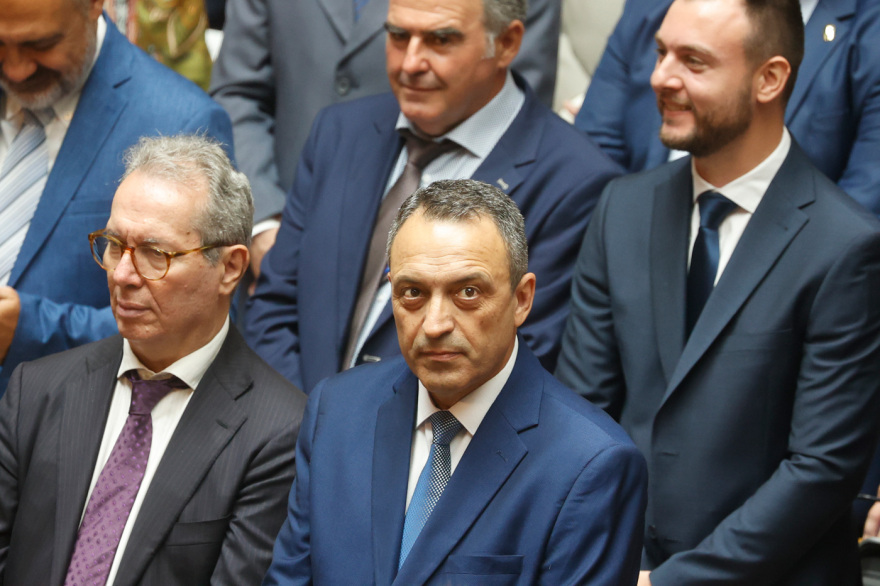 Βουλή: Το Twitter έκανε «πάρτι» με την ορκωμοσία των 300 - Δείτε φωτογραφίες