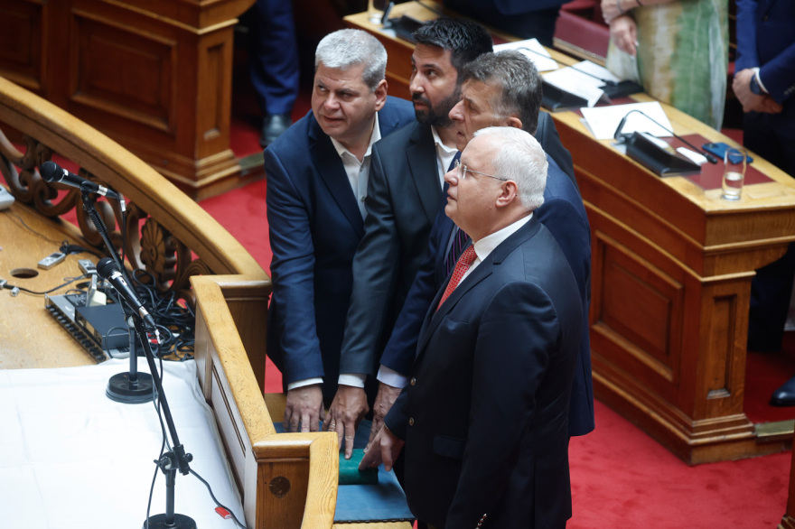 Βουλή: Το Twitter έκανε «πάρτι» με την ορκωμοσία των 300 - Δείτε φωτογραφίες